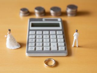 離婚した配偶者から年金を分けてもらいたい。どんな手続きが必要？ 時効はある？