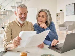 配偶者の扶養手当の代わりのようにもらえる「加給年金」。具体的に年間いくら上乗せされるの？