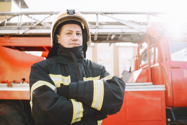 【世界消防士の日】消防士の年収はいくら？ 訓練ってどんなことをするの？