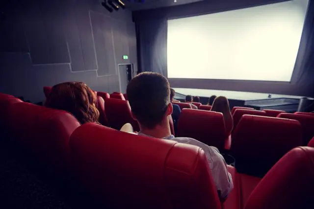 コロナ前後で映画館で映画を観る人が激減？映画館で映画を観る方がいい理由は？