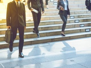 新社会人の初任給はどう使う？使い道が決まっている人が9割