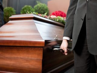 被保険者が亡くなったら支給されること、ご存じですか？ 協会けんぽの埋葬費