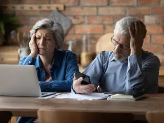 定年退職後にも失業保険を受け取れるって本当？ その条件は？