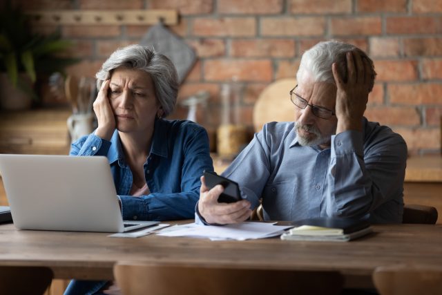 定年退職後にも失業保険を受け取れるって本当？ その条件は？