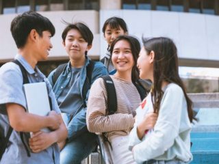 首都圏の大学生で奨学金を借りる割合と平均額はどのくらい？