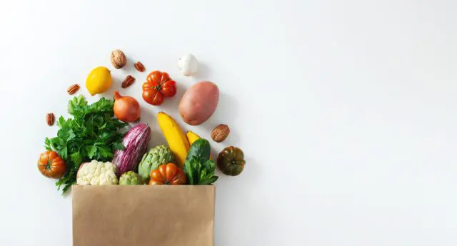 野菜を食べるほど高年収？ 食費の中で生鮮食品が占める割合について