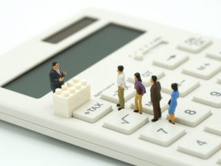 【日本は薄給？】「博士号」を取った人の平均年収と海外の取得者を比較して解説