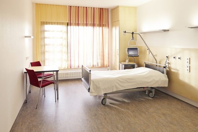 【差額ベッド代問題】病院都合で「個室」に移されました…「差額ベッド代」は自費でしょうか？