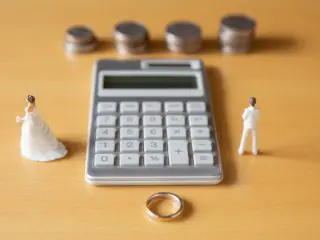 離婚したときの「年金分割」。どんな手続きが必要？ どれくらいもらえるの？