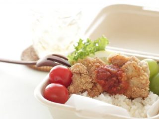 【食中毒対策】お弁当の「保冷剤」は20度以上からマスト!? 傷まないようにするに「水分」に気を付けて！