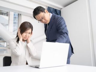 「お客様は神様だろ！」カスハラは「脅迫・強要・不退去罪」に当てはまる!? 遭遇したらどうすればいい？