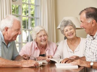 60代以上で副業している人は20代よりも多い！  シニアが副業選びに考慮すべきポイントとは