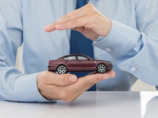 「自賠責保険」と「任意保険」の違いとは？ 自動車保険の補償内容を解説