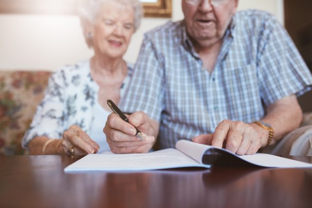 「家族信託」は相続や老後の財産管理対策に有効？ その内容と特徴を解説