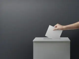 【サラサラ！】選挙の投票に使われる「ユポ紙」って？ 実は「紙じゃない」って本当？
