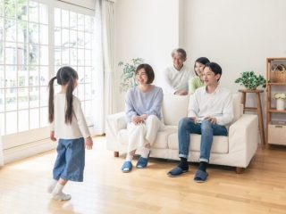 二世帯住宅のメリット、デメリットは？ 親世帯と子世帯の費用負担はどうなってるの？