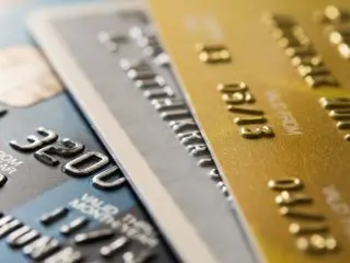 定年後のクレジットカードは「家族カード」を検討すべき？ 老後のカードをめぐるリスクと防止法