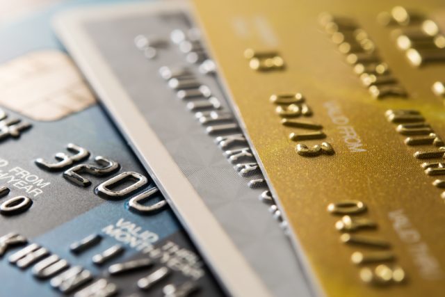 定年後のクレジットカードは「家族カード」を検討すべき？ 老後のカードをめぐるリスクと防止法