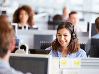 コールセンターの仕事ってどんなもの？ 正社員、契約社員、パート、派遣社員でどのくらい給料が違う？