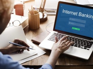 【インターネットバンキング】現在利用している人は66％に上る？利用しているサービスって？