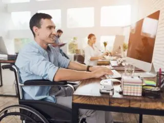 「障害年金」は働きながら受け取れる？条件や申請方法を解説！