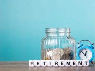 早期退職は優遇されている？ 定年退職との違いやメリットとデメリットを解説