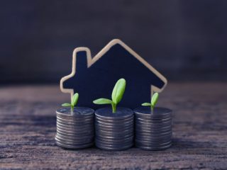 住宅購入は若いうちにローンを組むか頭金を貯めてからか、どちらがいい？