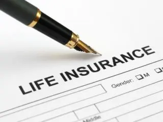 生命保険の年間払込保険料は平均「37万1000円」！ 加入するメリット・デメリットは？