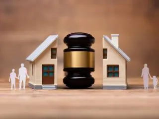 住宅ローンの名義変更は大変！ 住宅ローンが残っている場合、離婚したら持ち家はどうなる？