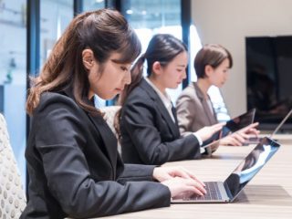 うれしい？ 実は迷惑？ 社会保険の適用拡大に関する派遣社員たちの本音とは