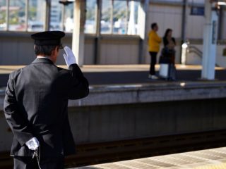 「車掌さん」って稼げるの？ 年収はいくら？