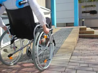障害者手帳がなくても「障害年金」は受給できる。対象疾患と手続きは？