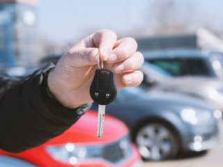 車の買い替えで「下取り」を選択すると損をする？メリットとデメリットを確認してみよう