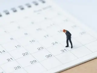 【ブラック化の前兆？】「週休2日制」から「月8日休日」へのメリット・デメリットとは？