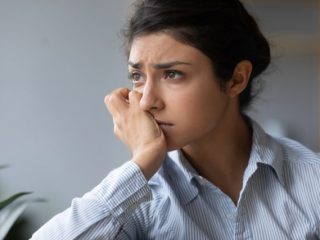 正社員ですが月給は「手取り9万」です…生活保護を受けたほうがいいでしょうか？