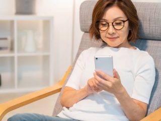 70代も70％がスマホを所有している？ シニアのスマホ利用、料金を抑えるコツは？