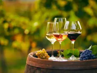 「ワイン」の支出はじわり増加傾向！ 若年層は値上がりしても飲みたいと思っている？