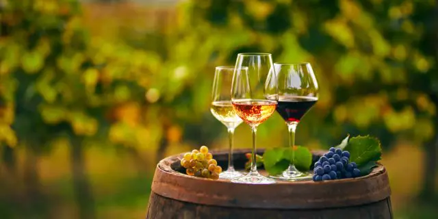 「ワイン」の支出はじわり増加傾向！ 若年層は値上がりしても飲みたいと思っている？