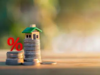 住宅ローン選びで気になる「金利」。固定金利と変動金利の違いを解説