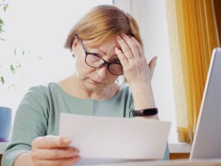 70代で「貯金がゼロ」になった場合、月15万の年金だけで余生を過ごすことは可能？