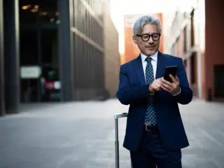 【日本はおおむね60歳】海外の定年年齢は？ 何歳まで働いている？