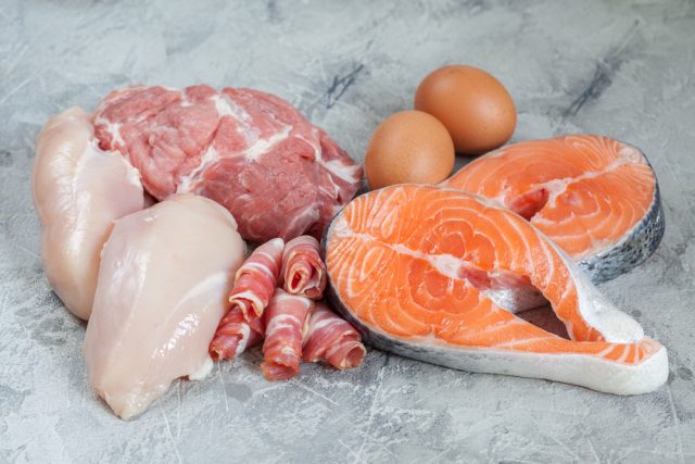 【食肉・卵の価格動向】5品目とも前月比は横ばい推移も輸入牛肉は平年比13％プラス