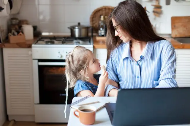 3歳未満の子育て中は時短勤務でも将来の年金受給額が減らない？ 養育特例とは