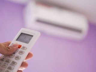 2人以上の世帯の電気代は「1万2805円」が平均！ この冬エアコンを賢く使うにはどうすればいい？