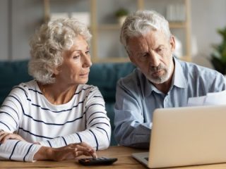 個人年金保険と契約形態で大きく異なる年金受取時の税金