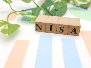 20歳大学生です。親が「NISAをやれ」とうるさいのですが、若いうちからNISAをするメリットって何ですか？