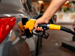 都市別ガソリン価格調査 11月の全国最安値は盛岡と八王子の157円
