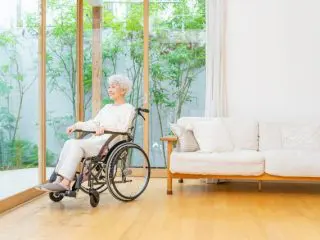 「サービス付き高齢者向け住宅」とは？　老人ホームとどう違うの？