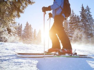 【シーズン到来】スキーやスノーボードの保険には入っておく方がいい？ 保険料はいくらぐらいかかる？