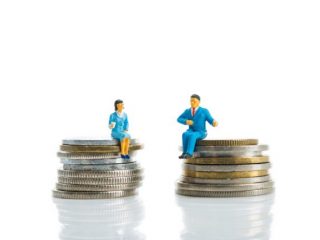 【世帯年収800万】「年収800万で片働き」VS「年収400万で共働き」 年金を多く受け取れるのは「片働き世帯」！でも「累進課税」でお得ではない!?